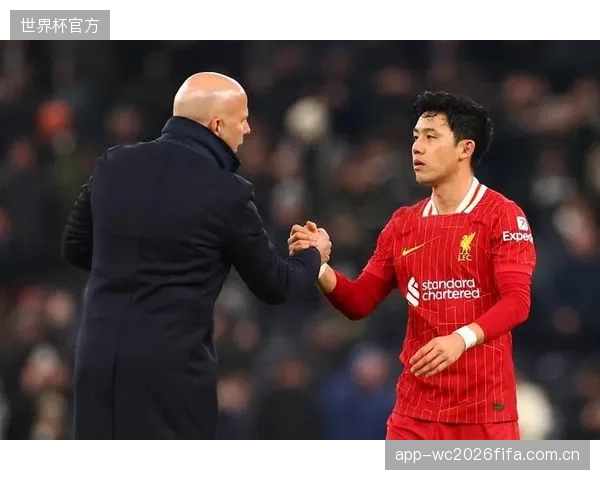 远藤航将成为日本队中场防守屏障,其扫荡覆盖范围是限制对手核心的关键。 远藤航将成为日本队中场防守屏障,其扫荡覆盖范围是限制对手核心的关键。